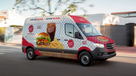 Foto del vehículo rotulado para Johnny Rockets