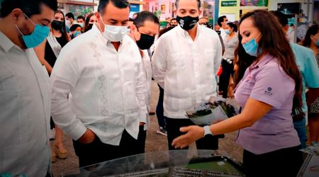 Equipo de ventas Avica durante la ExpoVivienda